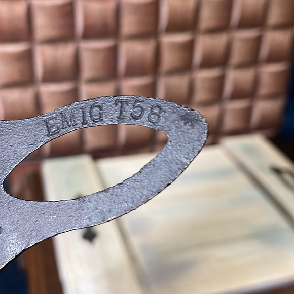 Vintage EMIG Cast Iron Trivet - Picture 4 of 4